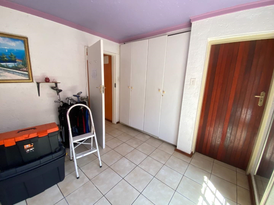 3 Bedroom Property for Sale in Mondeor Gauteng