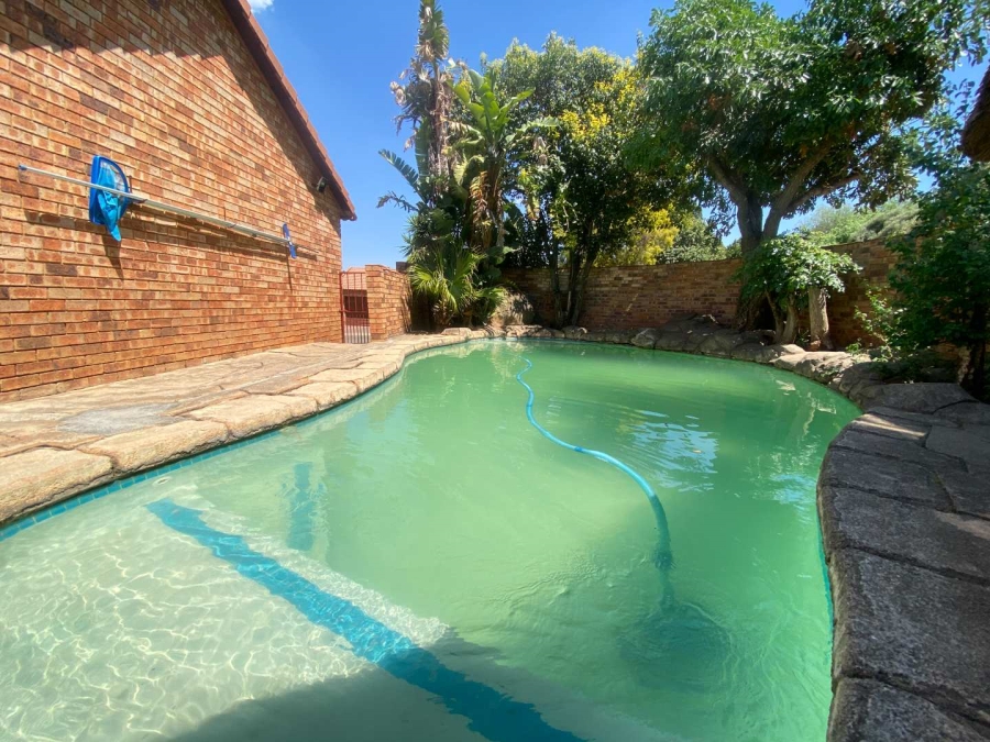 3 Bedroom Property for Sale in Mondeor Gauteng