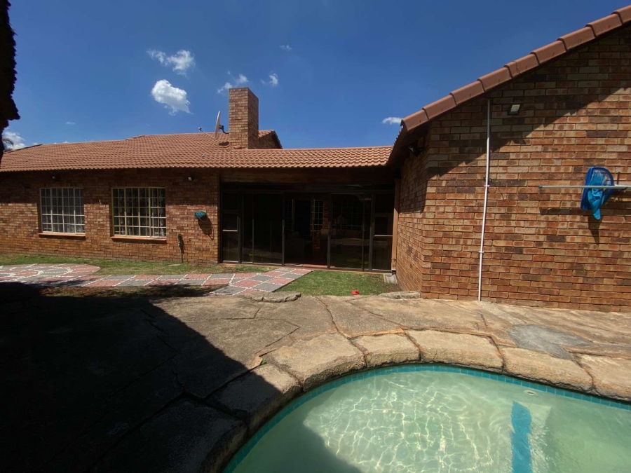 3 Bedroom Property for Sale in Mondeor Gauteng