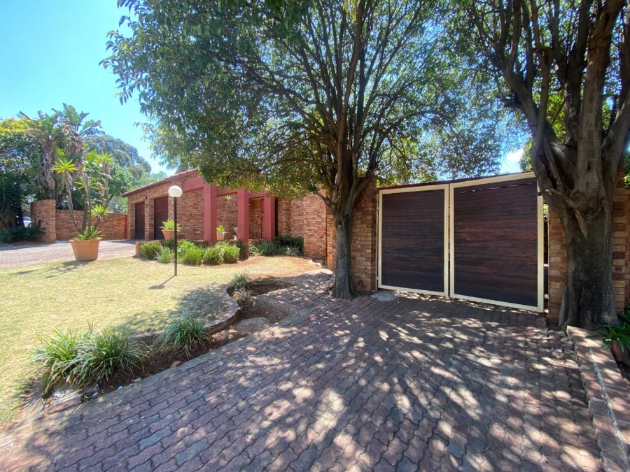 3 Bedroom Property for Sale in Mondeor Gauteng