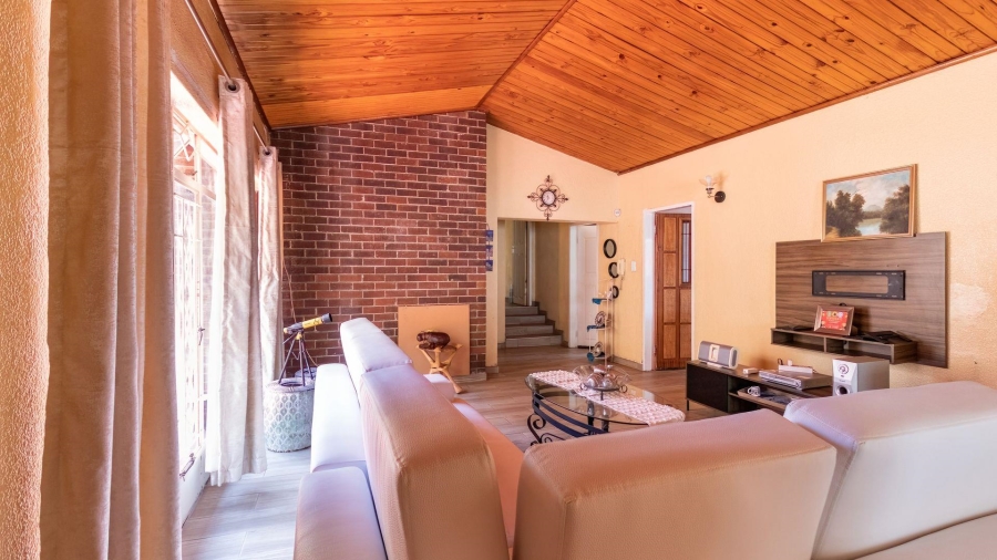 4 Bedroom Property for Sale in Mondeor Gauteng