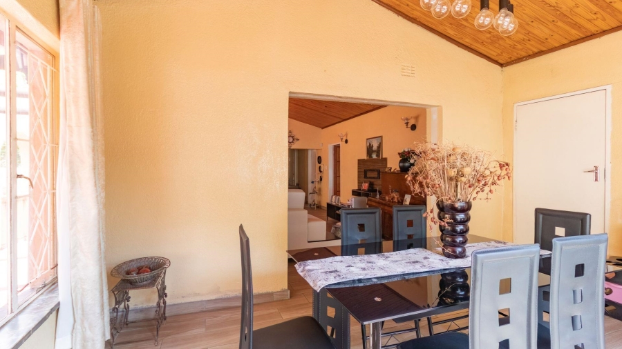 4 Bedroom Property for Sale in Mondeor Gauteng