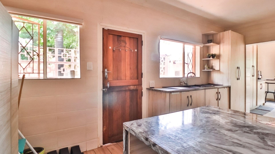 4 Bedroom Property for Sale in Mondeor Gauteng