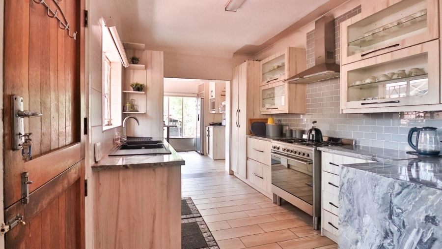 4 Bedroom Property for Sale in Mondeor Gauteng