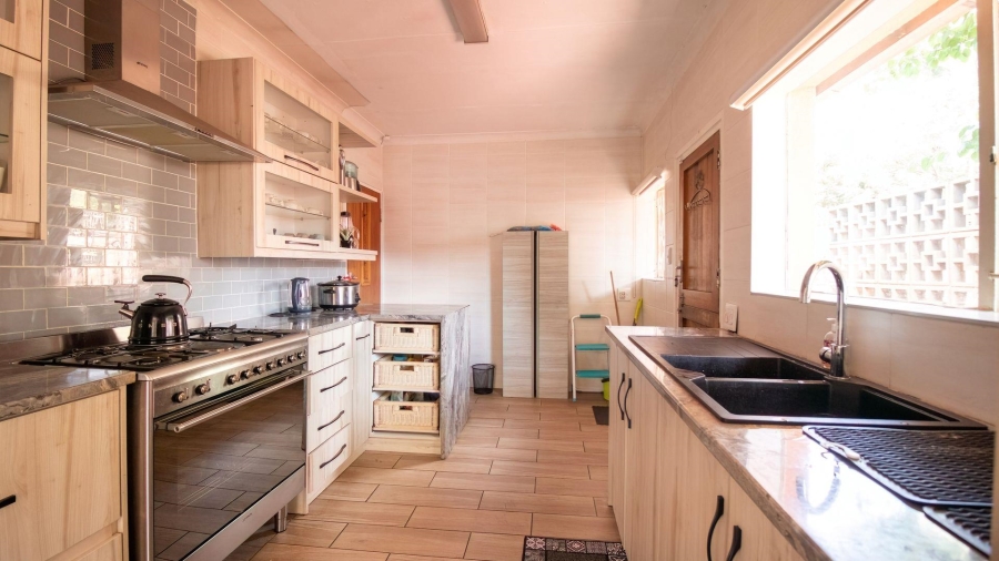 4 Bedroom Property for Sale in Mondeor Gauteng