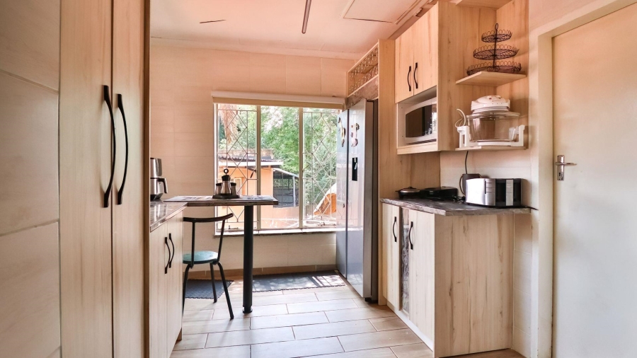 4 Bedroom Property for Sale in Mondeor Gauteng