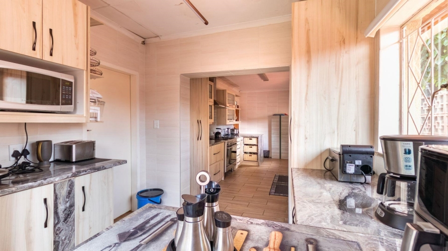 4 Bedroom Property for Sale in Mondeor Gauteng