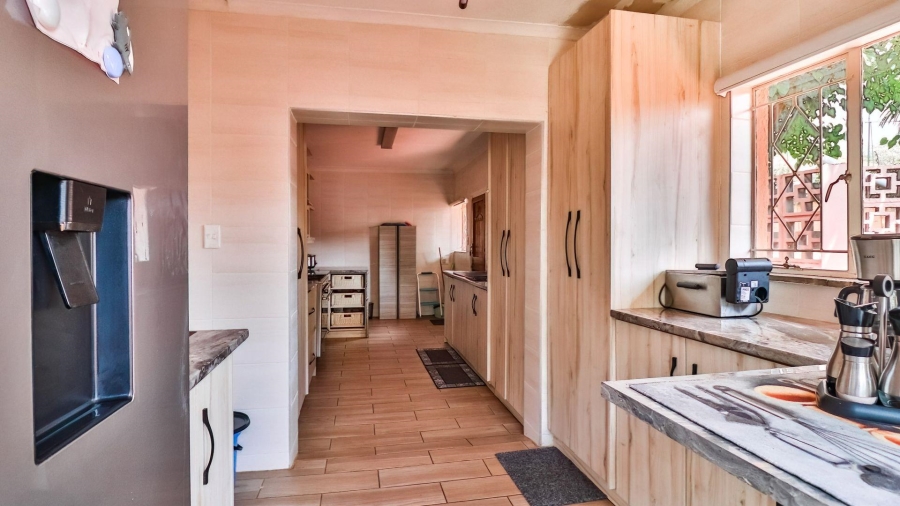 4 Bedroom Property for Sale in Mondeor Gauteng