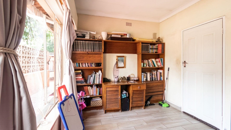 4 Bedroom Property for Sale in Mondeor Gauteng