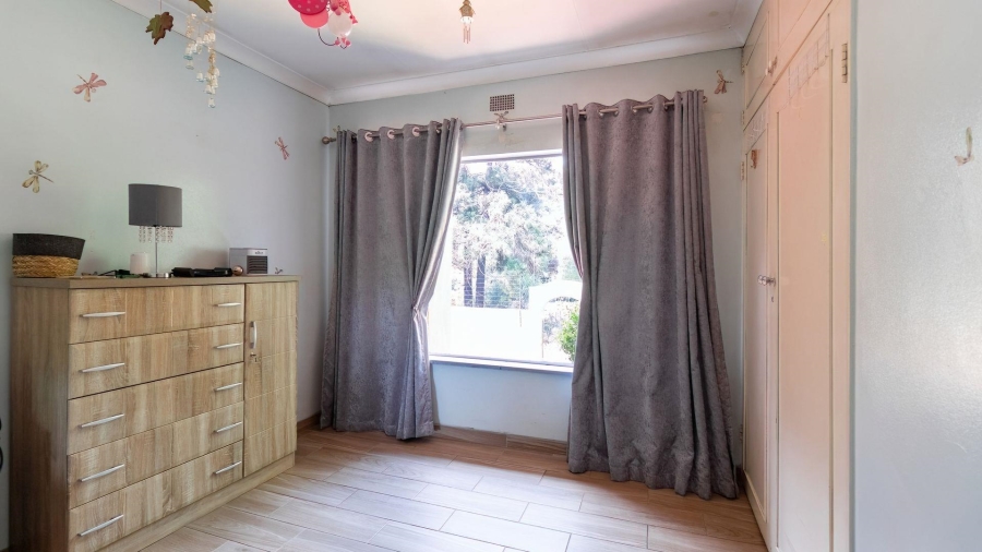 4 Bedroom Property for Sale in Mondeor Gauteng