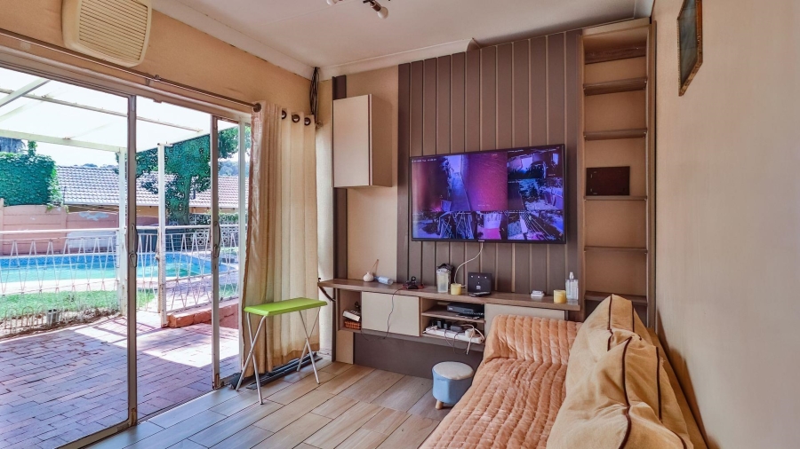 4 Bedroom Property for Sale in Mondeor Gauteng