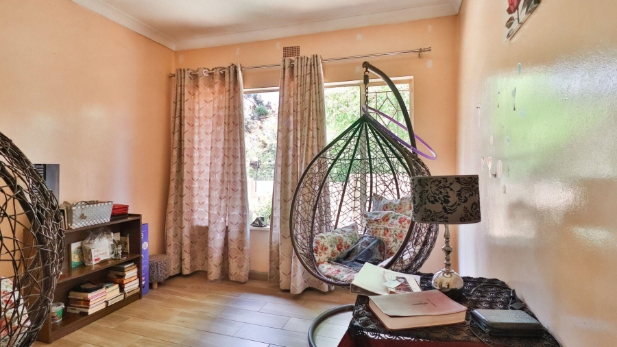 4 Bedroom Property for Sale in Mondeor Gauteng