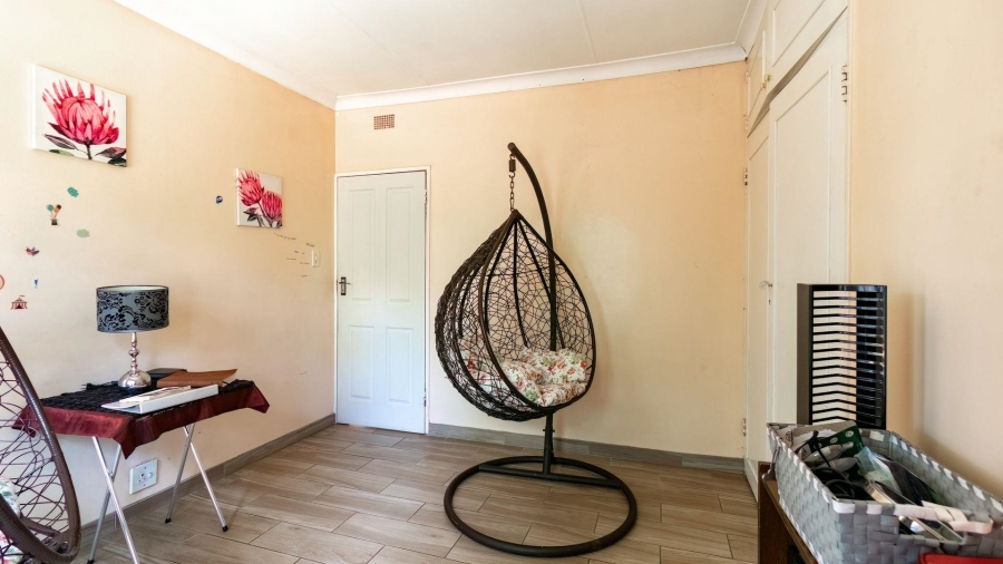 4 Bedroom Property for Sale in Mondeor Gauteng