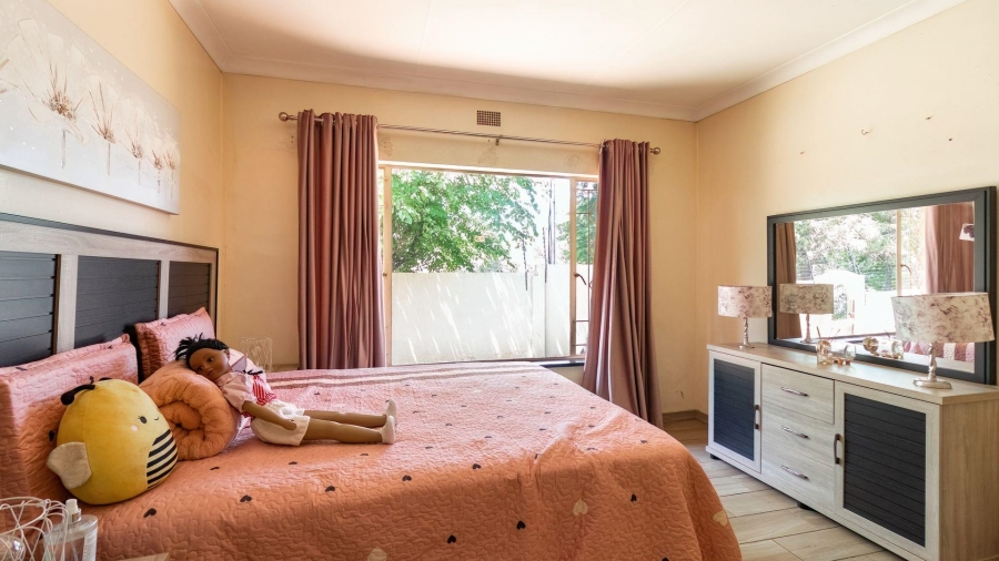 4 Bedroom Property for Sale in Mondeor Gauteng