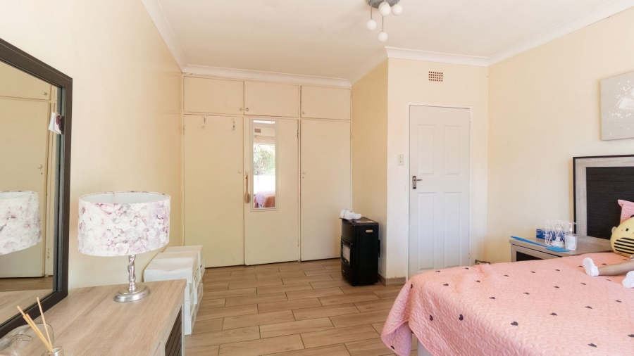 4 Bedroom Property for Sale in Mondeor Gauteng
