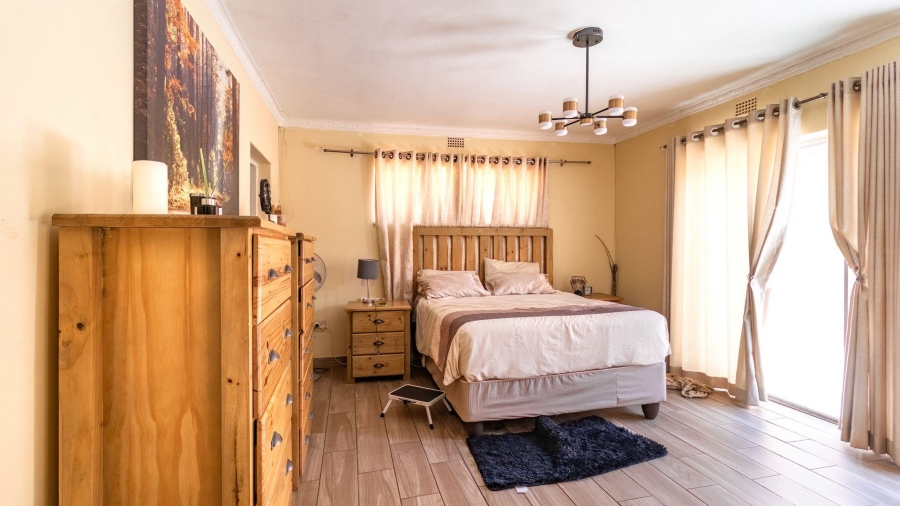 4 Bedroom Property for Sale in Mondeor Gauteng