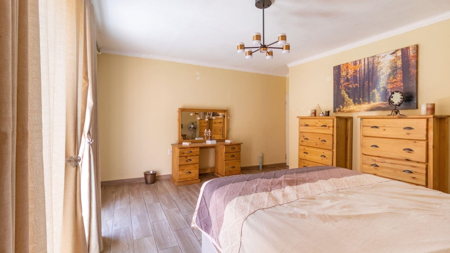 4 Bedroom Property for Sale in Mondeor Gauteng