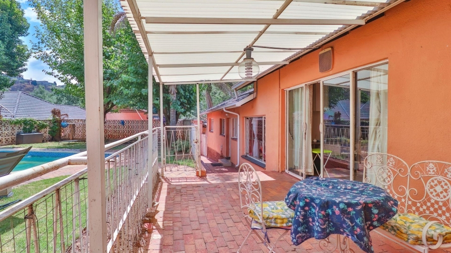 4 Bedroom Property for Sale in Mondeor Gauteng