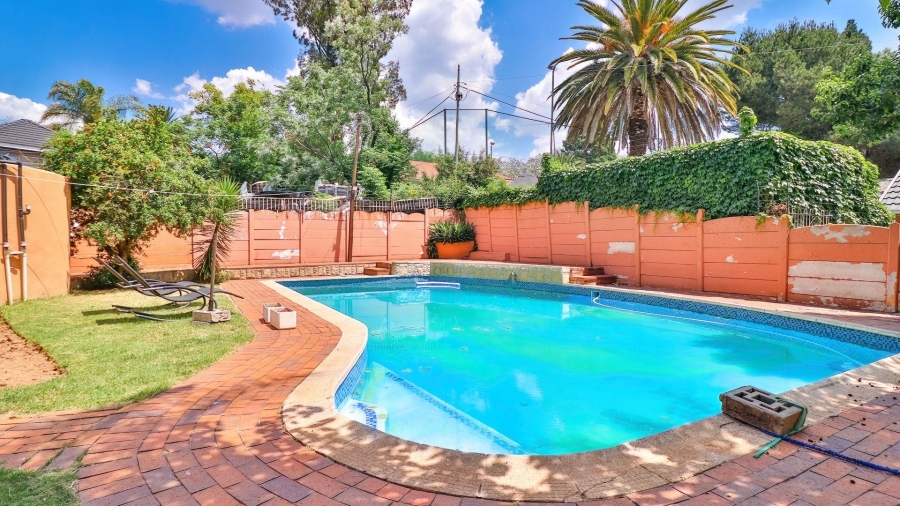 4 Bedroom Property for Sale in Mondeor Gauteng