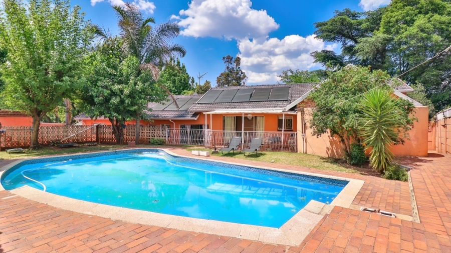 4 Bedroom Property for Sale in Mondeor Gauteng