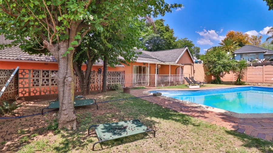 4 Bedroom Property for Sale in Mondeor Gauteng