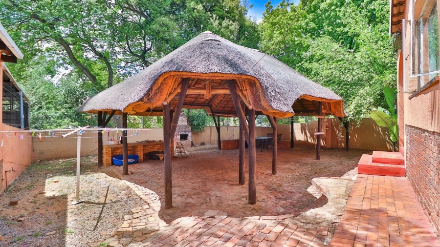 4 Bedroom Property for Sale in Mondeor Gauteng