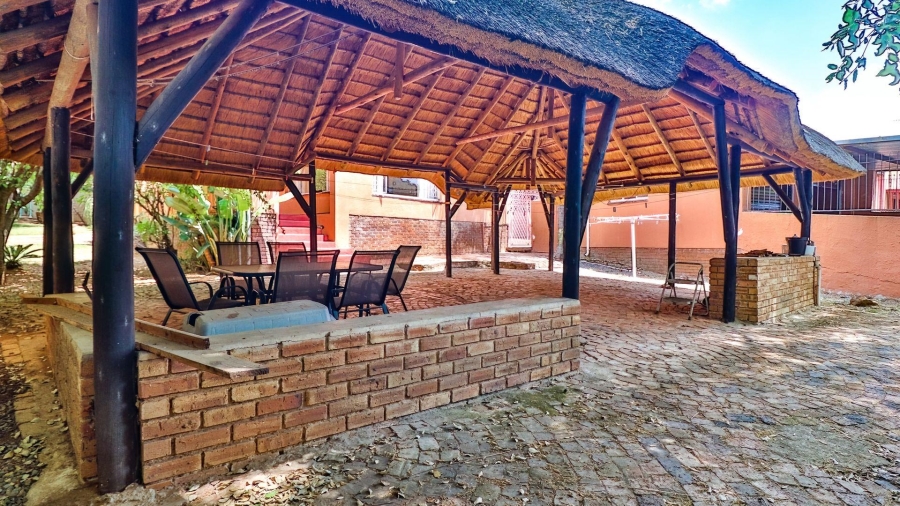 4 Bedroom Property for Sale in Mondeor Gauteng