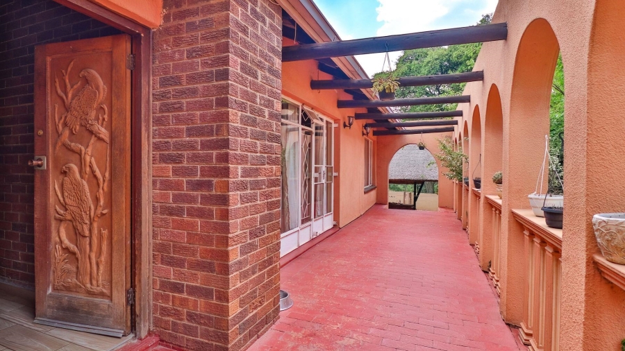 4 Bedroom Property for Sale in Mondeor Gauteng