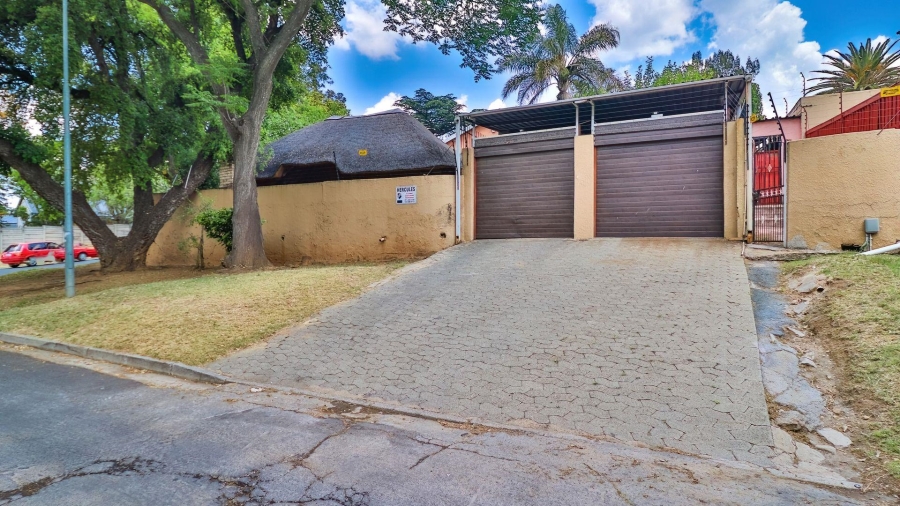 4 Bedroom Property for Sale in Mondeor Gauteng