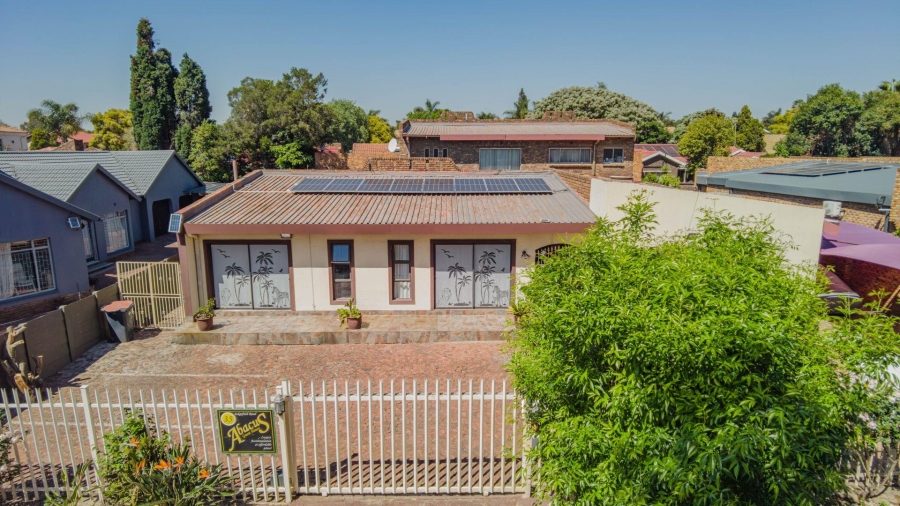 11 Bedroom Property for Sale in Lakefield Gauteng