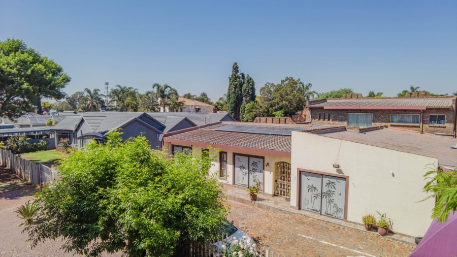 11 Bedroom Property for Sale in Lakefield Gauteng