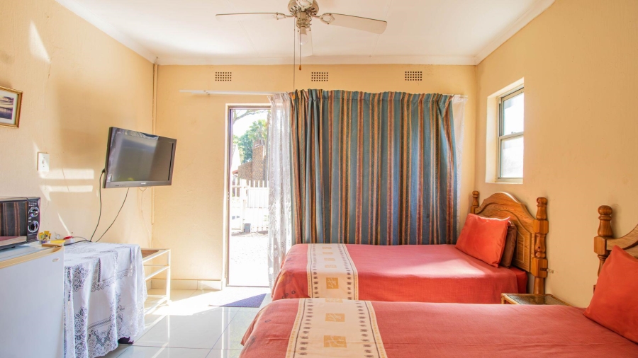 11 Bedroom Property for Sale in Lakefield Gauteng