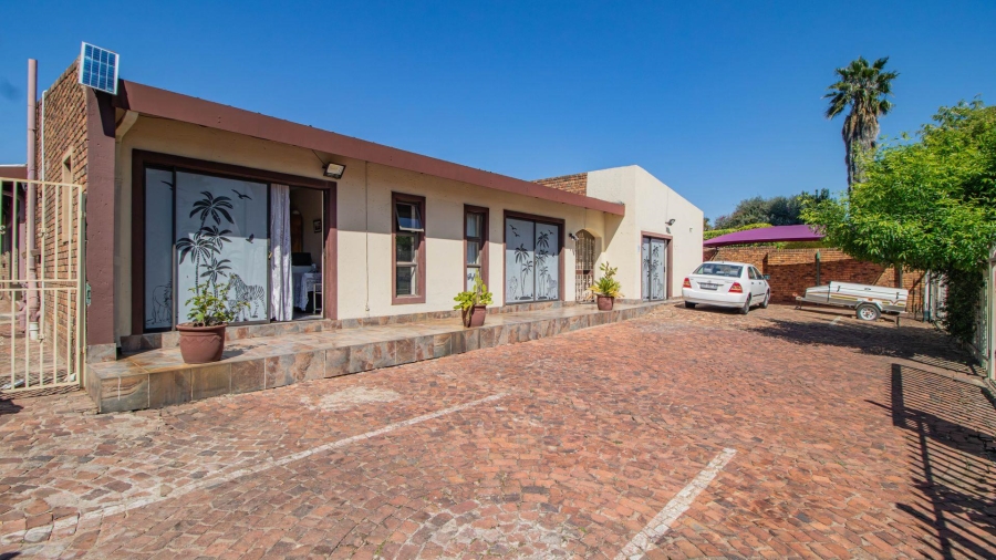 11 Bedroom Property for Sale in Lakefield Gauteng