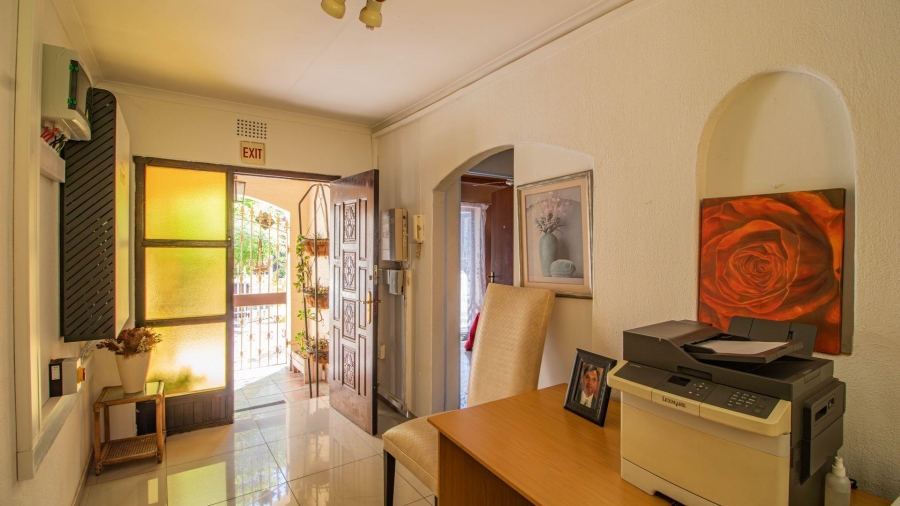 11 Bedroom Property for Sale in Lakefield Gauteng