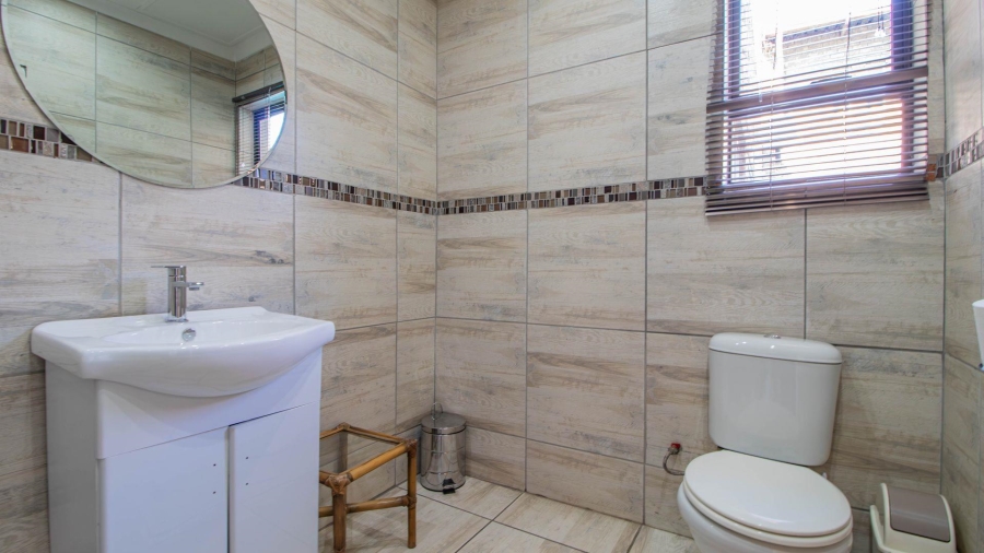 11 Bedroom Property for Sale in Lakefield Gauteng