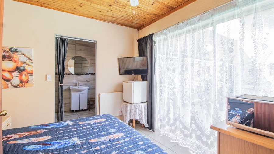 11 Bedroom Property for Sale in Lakefield Gauteng