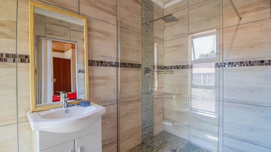 11 Bedroom Property for Sale in Lakefield Gauteng