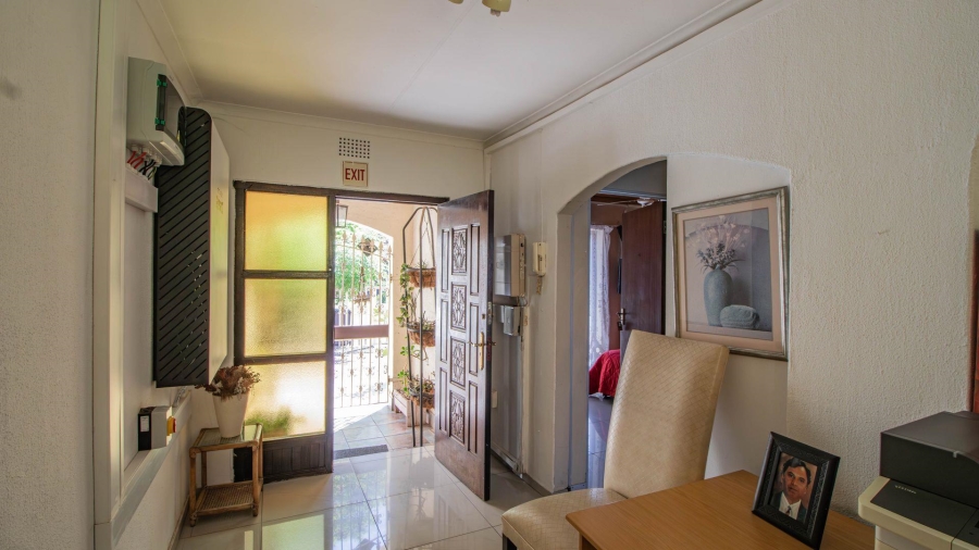 11 Bedroom Property for Sale in Lakefield Gauteng