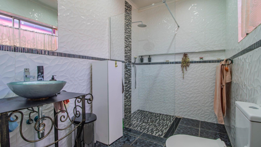 11 Bedroom Property for Sale in Lakefield Gauteng