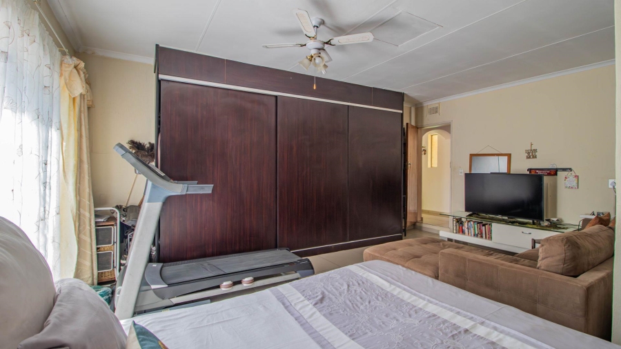 11 Bedroom Property for Sale in Lakefield Gauteng
