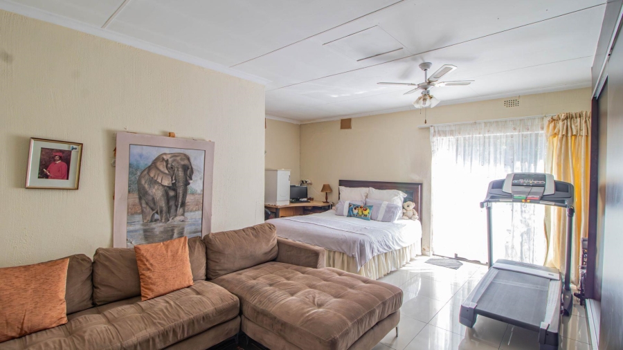 11 Bedroom Property for Sale in Lakefield Gauteng