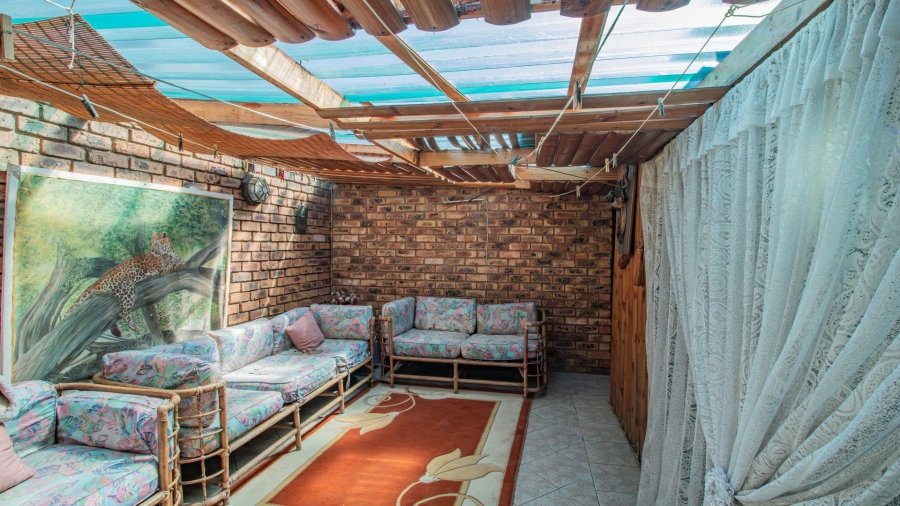 11 Bedroom Property for Sale in Lakefield Gauteng