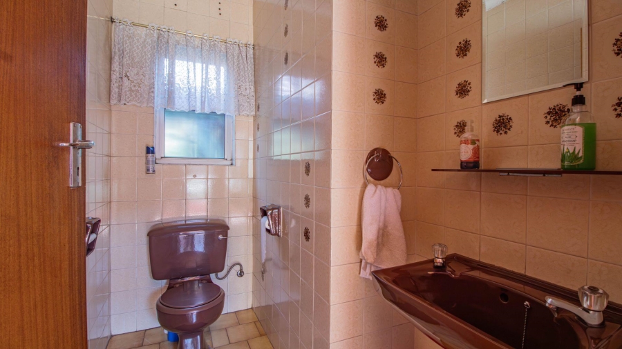 11 Bedroom Property for Sale in Lakefield Gauteng
