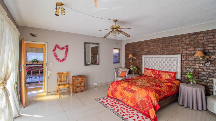 11 Bedroom Property for Sale in Lakefield Gauteng