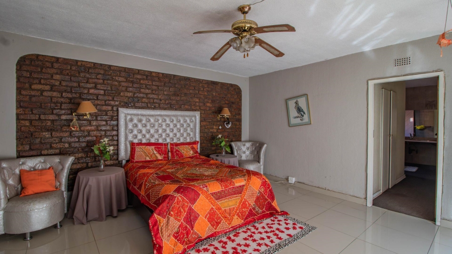 11 Bedroom Property for Sale in Lakefield Gauteng