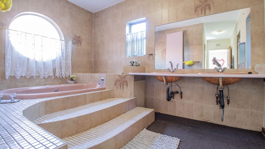 11 Bedroom Property for Sale in Lakefield Gauteng