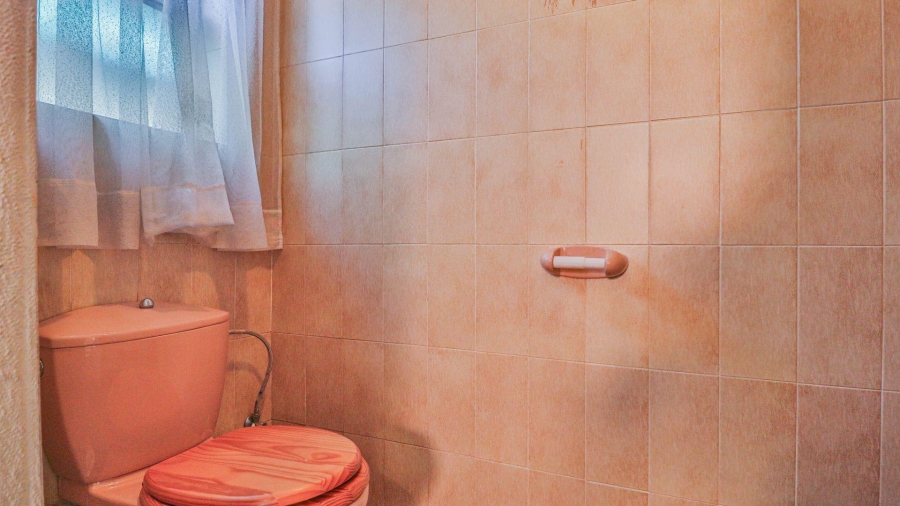 11 Bedroom Property for Sale in Lakefield Gauteng