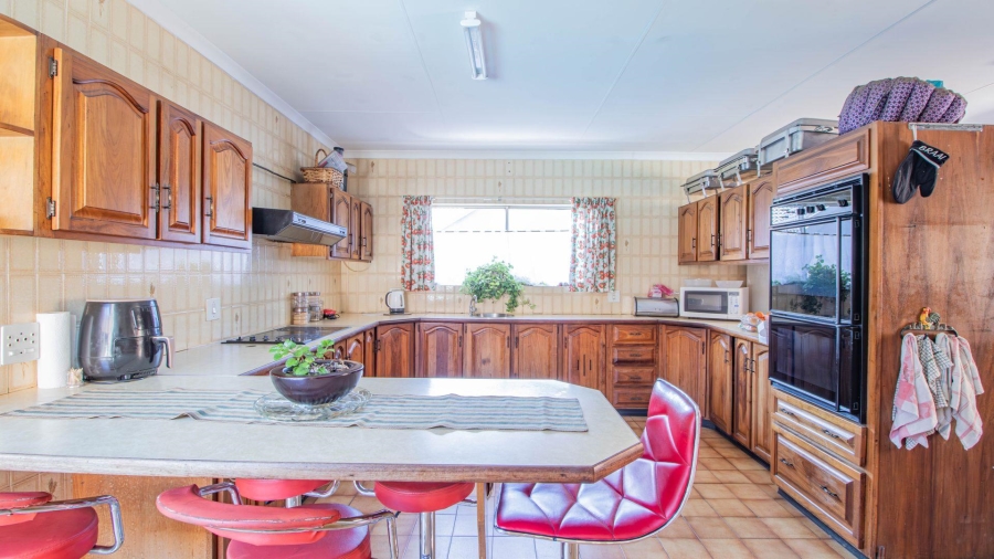 11 Bedroom Property for Sale in Lakefield Gauteng