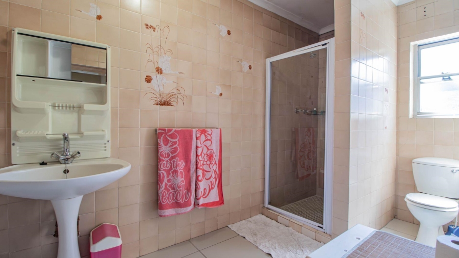 11 Bedroom Property for Sale in Lakefield Gauteng