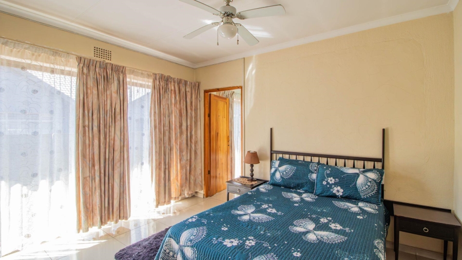 11 Bedroom Property for Sale in Lakefield Gauteng